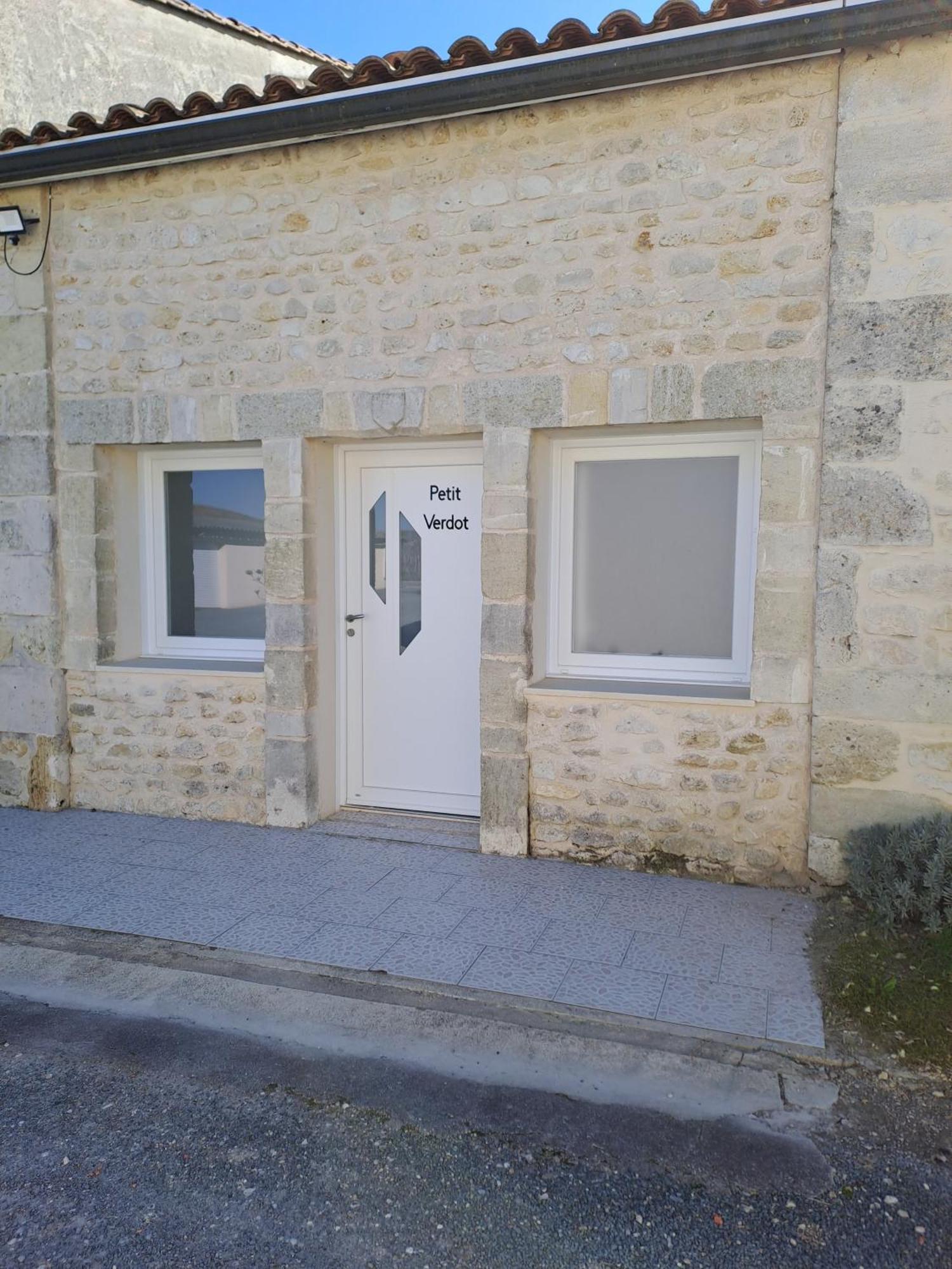 Chambres D'Hotes Chateau Pierre De Montignac Civrac-en-Medoc Exterior photo